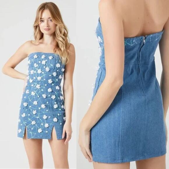 $10 CLEAR OUT CLOSET Forever 21 Women Sequin Flower Denim Dress Size Small - Picture 1 of 4